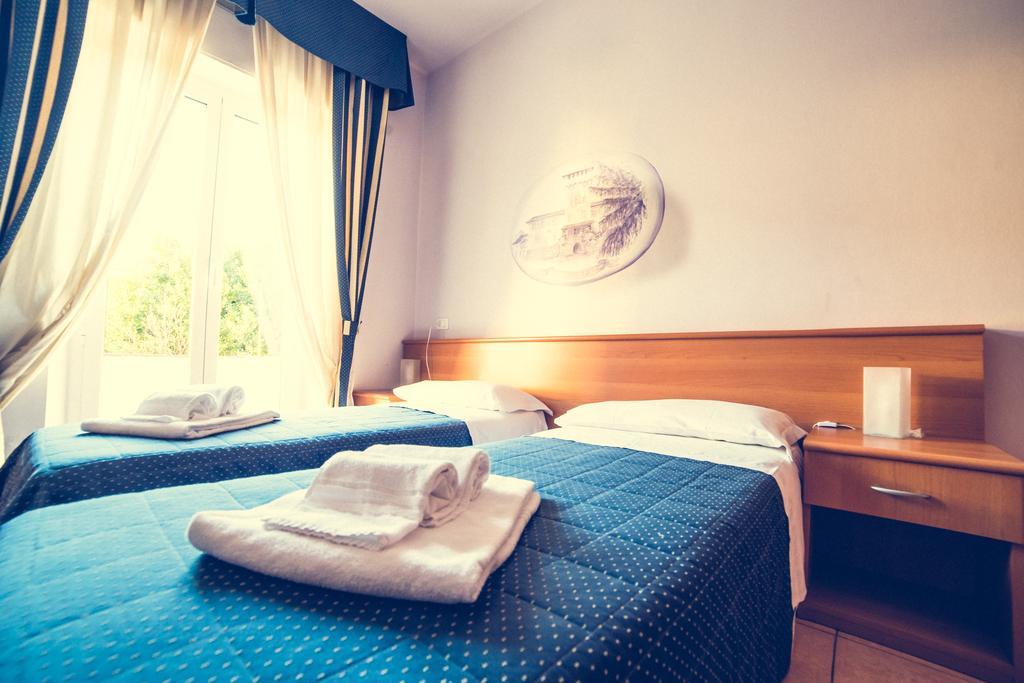 Hotel La Gaietta Millesimo Værelse billede