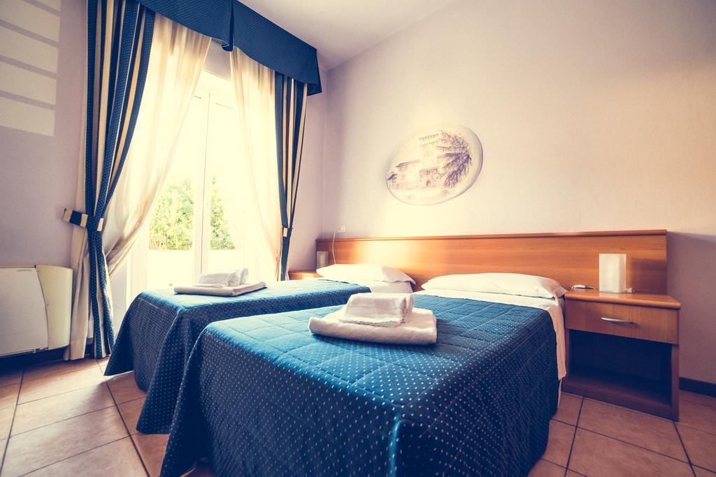 Hotel La Gaietta Millesimo Værelse billede